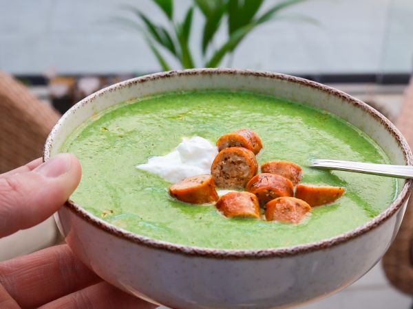 Broccoli-Spinazie soep met Kipchipolata